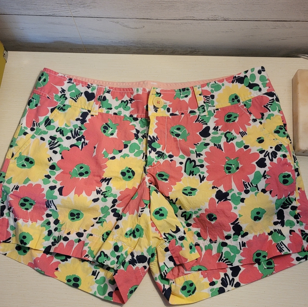 Lilly Pulitzer Callahan Doodle Bug Daisy  Shorts Size 4 - Picture 2 of 7